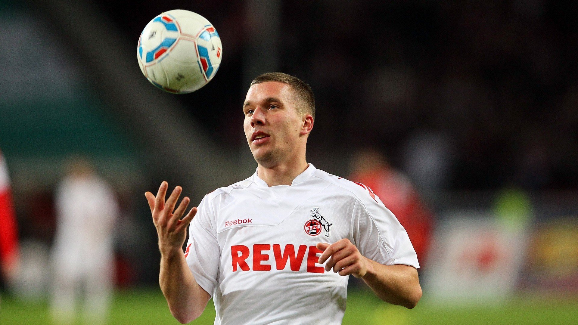 女足比赛选手赛场表现稳定,球迷欣喜观望,女足队员介绍